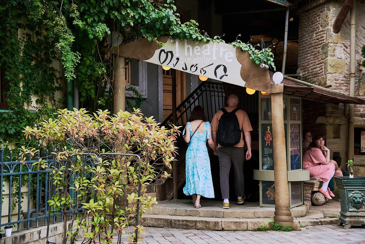 Театр марионеток Резо Габриадзе в центре грузинской столицы и кукольная башня с часами © photo: Sputnik / Stringer