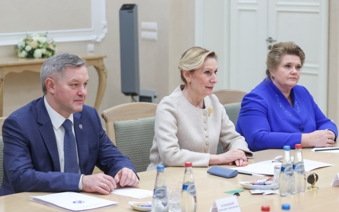     Для Инны Святенко патриотический туризм – это сквозная тема, связывающая культуру, экономику и межнациональный диалог. Источник: телеграм-канал «Парламенты СНГ»