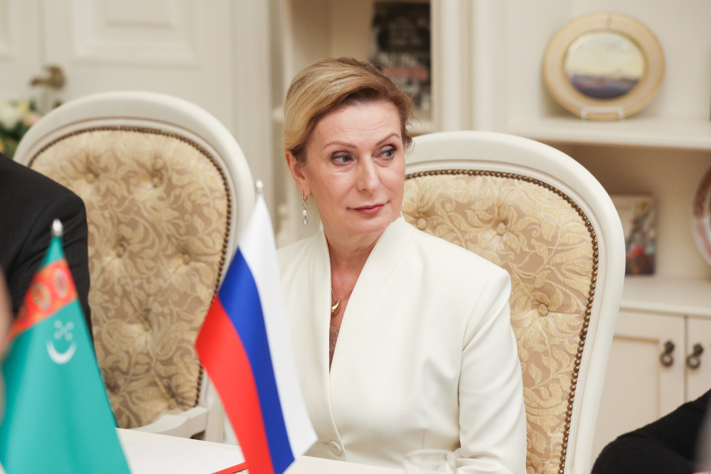    На международном форуме Travel Hub «Содружество» в Беларуси российский сенатор Инна Святенко прибыла с важной миссией – соединить разрозненные патриотические инициативы в единый маршрут, где история становится главной ценностью. Источник: телеграм-канал «Вам пишет сенатор Святенко».