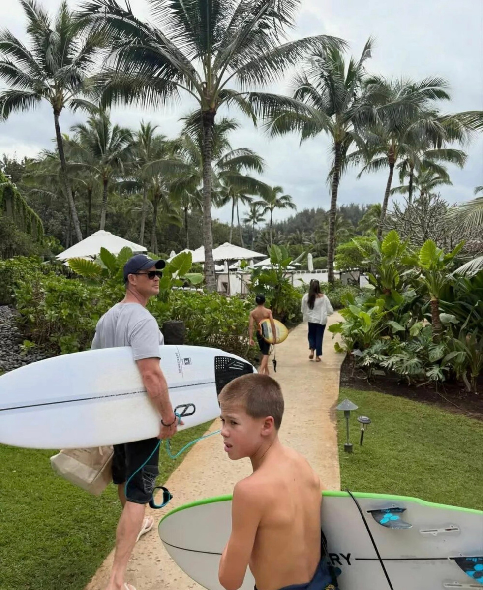     Крис Хемсворт с детьми. Фото: Соцсети Криса Хемсворта