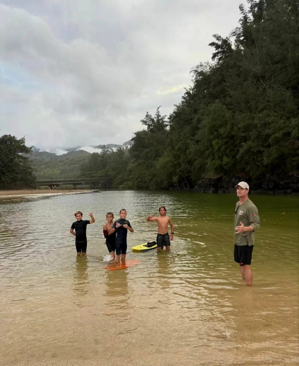     Крис Хемсворт с детьми. Фото: Соцсети Криса Хемсворта