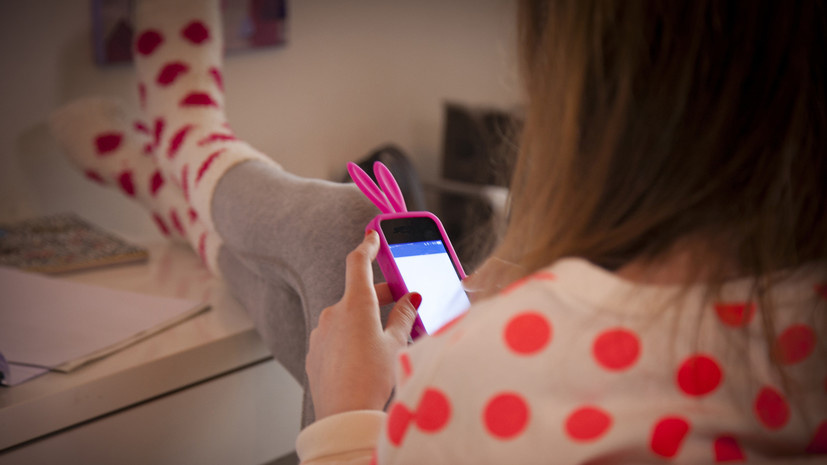 Рушит психику и зрение: психолог — о вреде раннего доступа детей к гаджетам