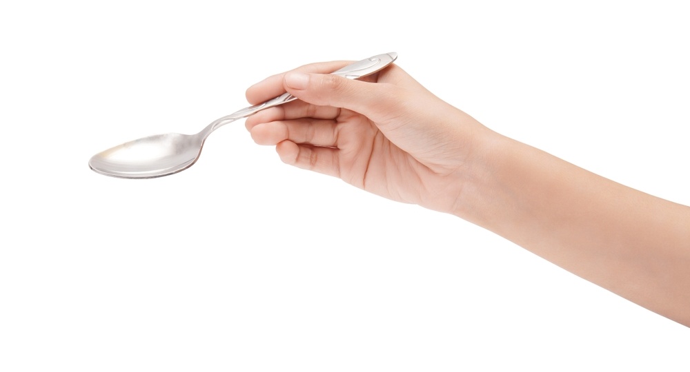 Не могу уснуть из-за мыслей: как поможет обычная ложка от бессонницы, объяснили врачи