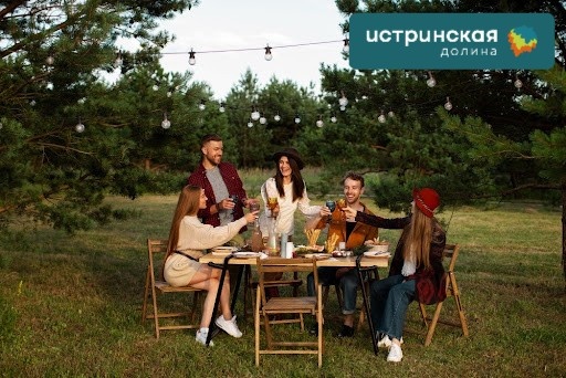 Жить вместе веселее, праздники отмечаем большой компанией!