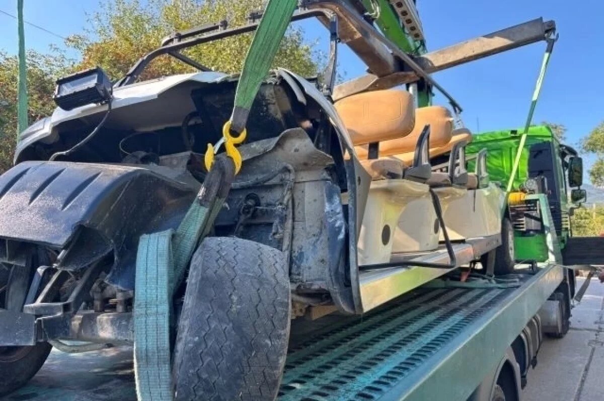    Подросток без прав перевернул электрокар с туристами в Ялте