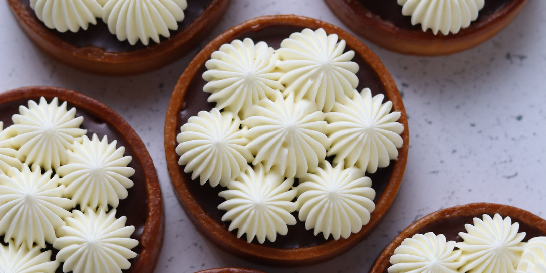 Взбитый кокосовый ганаш - лёгкий, воздушный и очень удобный в работе