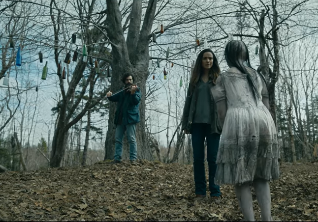 Изображение: кадр из сериала «Извне» (From) Студия: MGM+ / Epix. Скриншот сделан лично для обзора. Все права на сериал принадлежат MGM+