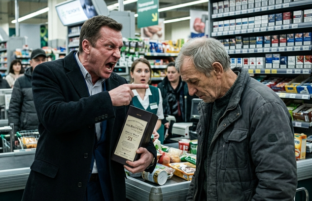 Мажор обидел нищего старика, но скоро сам стоял перед ним на коленях