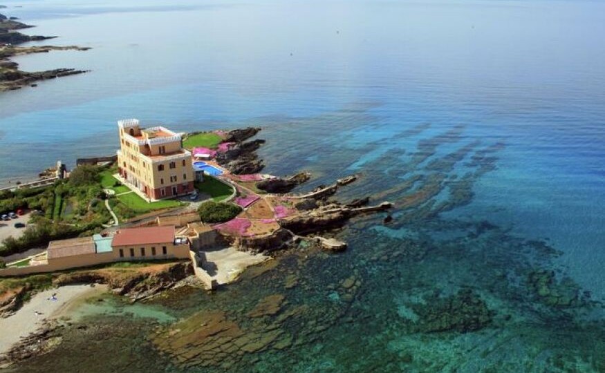 «Как же их лишать привычного комфорта?»: Цыганова разнесла закон, разрешающий чиновникам иметь виллы за границей