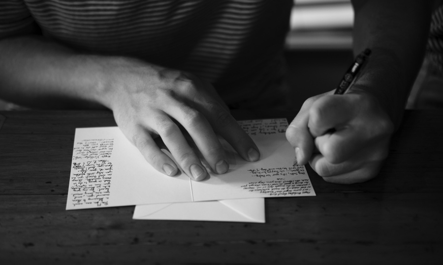 Брошенные и забытые: российским заключенным не доходят письма на фоне блокировок интернета