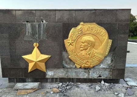    Украинского нациста, разломавшего мемориал «Крылья Победы» в Одессе, в Москве приговорили к 11 годам заключения