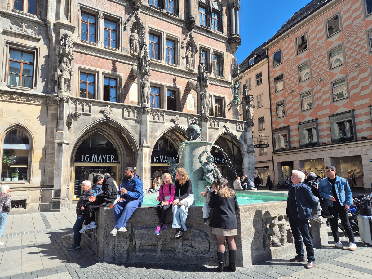 фонтан Рыбка, Мариенплац,  Мюнхен 