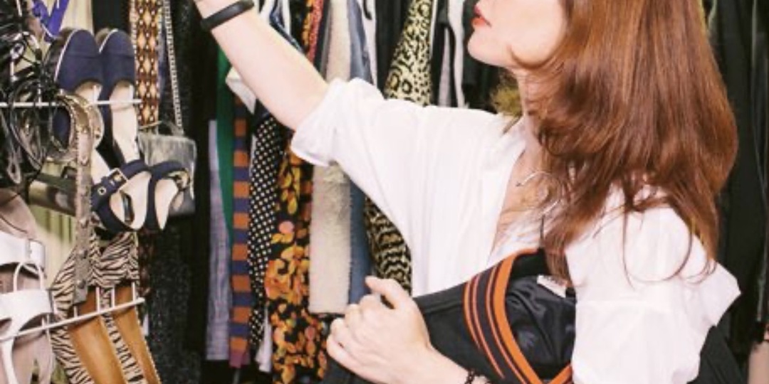 «Руки чесались выбросить, а носить — нечего»: 5 антитрендов, которые в 2026 году спасут ваш гардероб