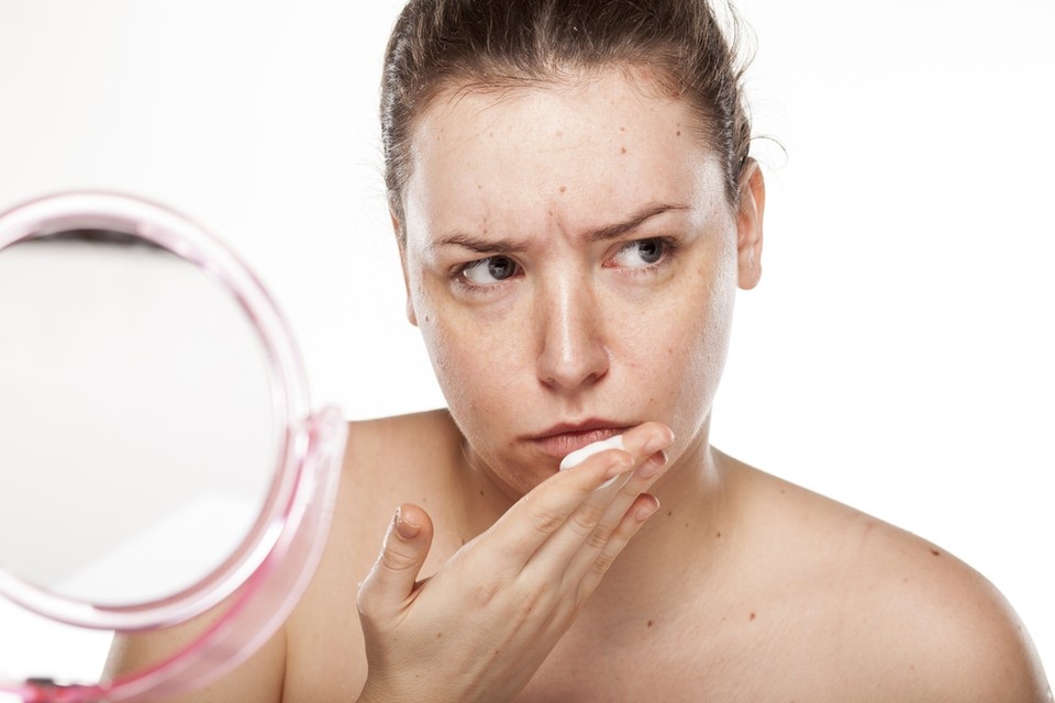    На российских маркетплейсах может продаваться косметика La Roche Posay с опасным бензолом. Фото: Vladimir Gjorgiev/Shutterstock/Fotodom