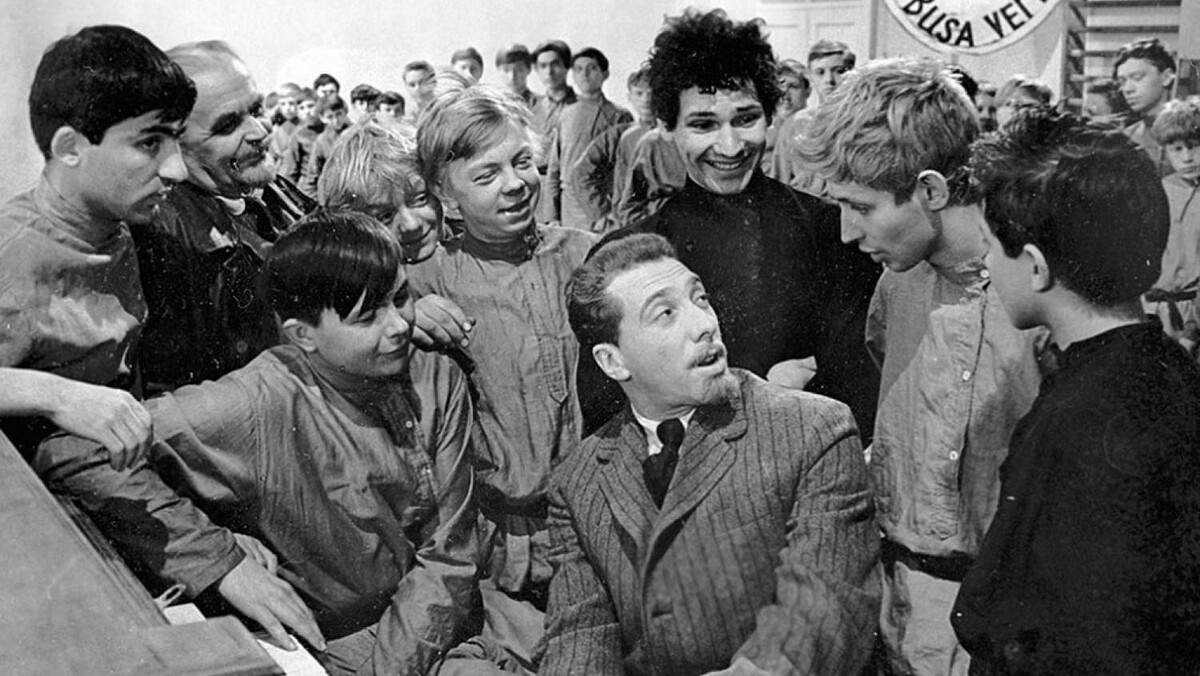     Цитата из х/ф «Республика ШКИД». Реж. Геннадий Полока. 1966. СССР   
undefined