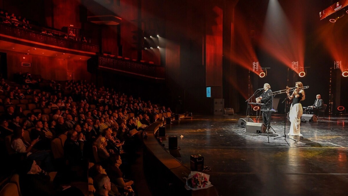    Куда сходить в апреле в Новосибирске   1MI