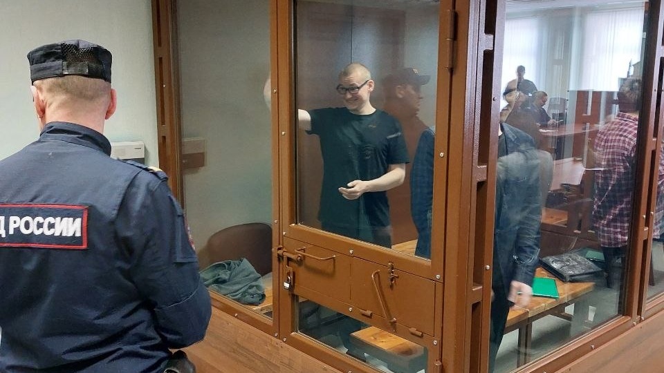 30-летнего члена партии «Яблоко» Василия Неустроева приговорили к 10 годам колонии за убеждения