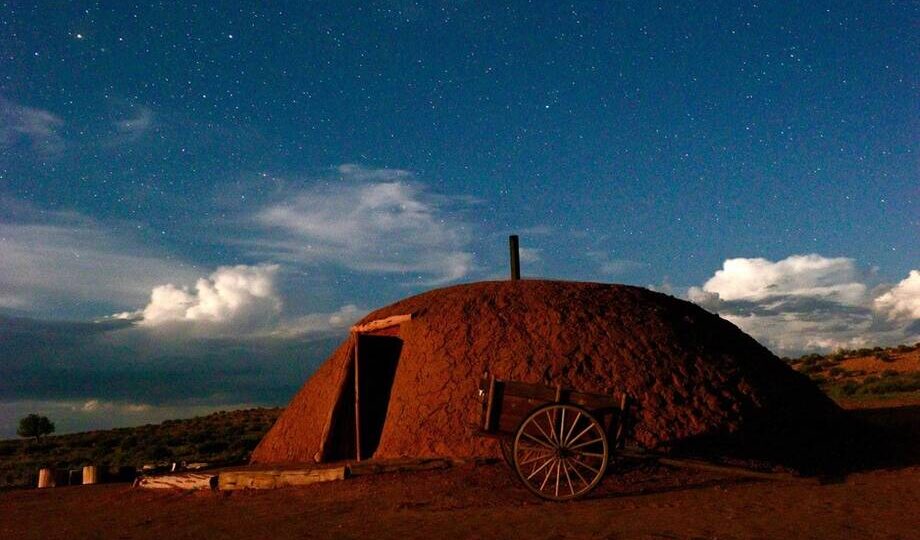 16 фото о том, как может выглядеть глэмпинг в пустыне