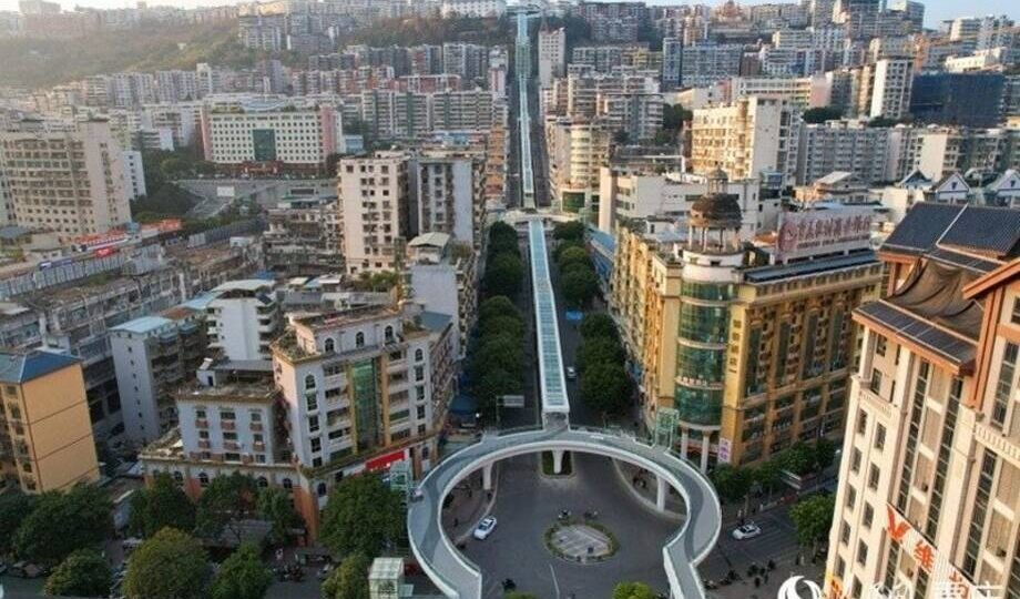 В Китае открыли самую длинную в мире систему уличных эскалаторов