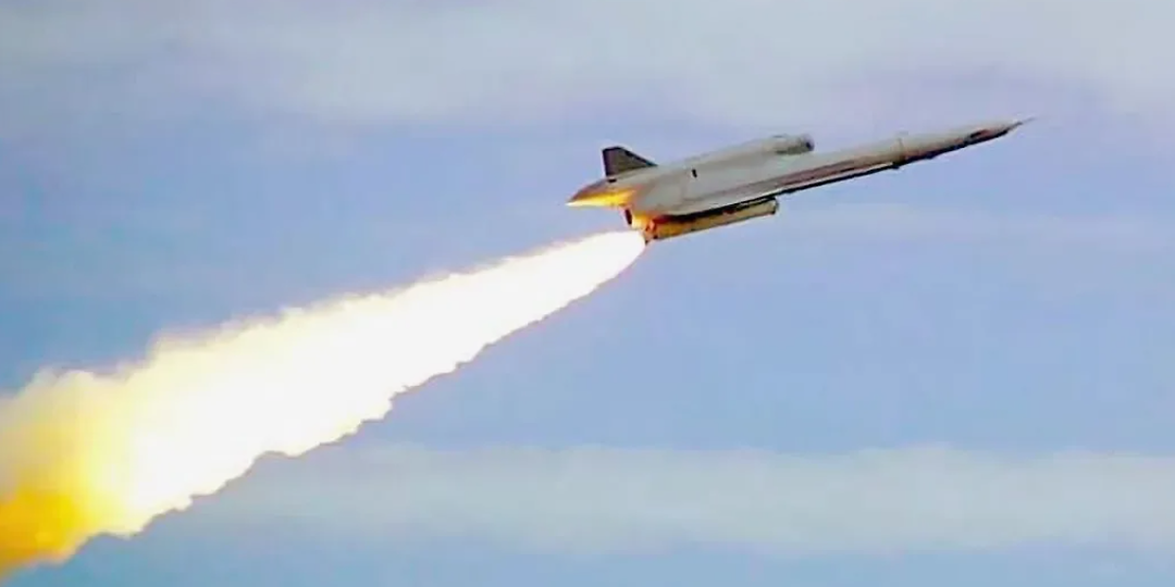 Ему 50 лет, а он до сих пор опаснее новых разработок: загадка Ту-141 “Стриж”