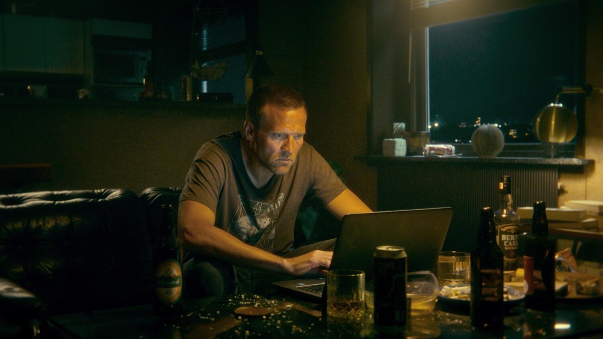 Кадр из мини-сериала "Детектив Холе / Jo Nesbo's Detective Hole" (источник: https://ru.kinorium.com/11017704/gallery/?photo=55803861) 