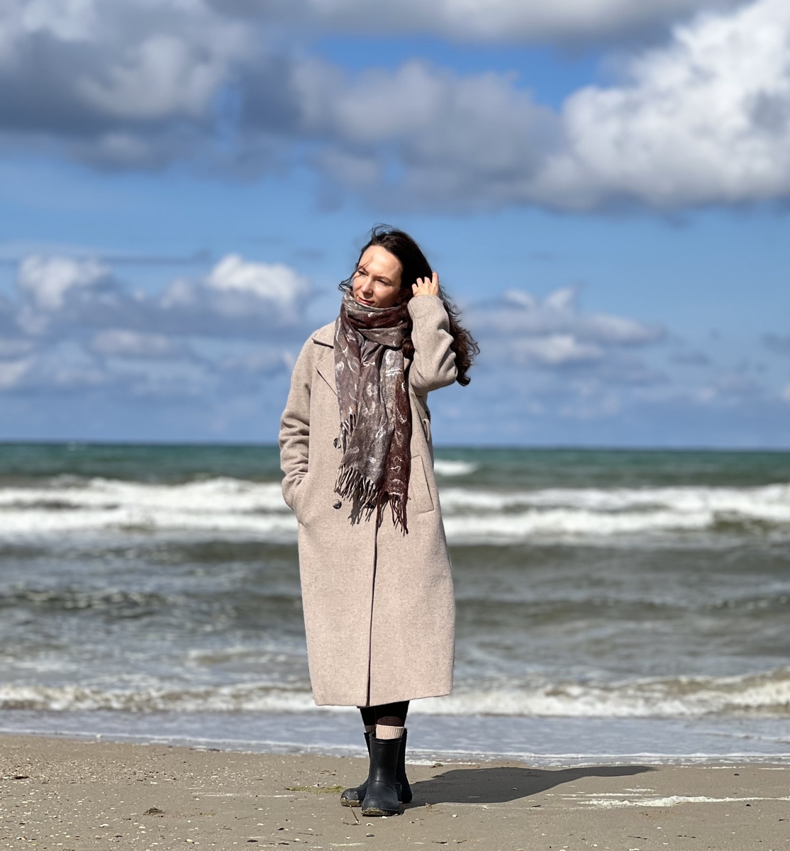 Сбегала на море с утра и взялась за работу