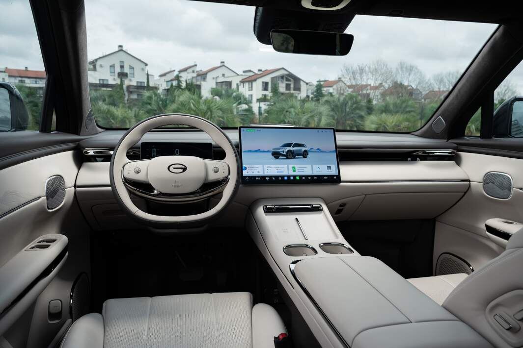 Салон GAC S7 без каких-либо натяжек однозначно говорит о премиальном уровне автомобиля
Фото: GAC