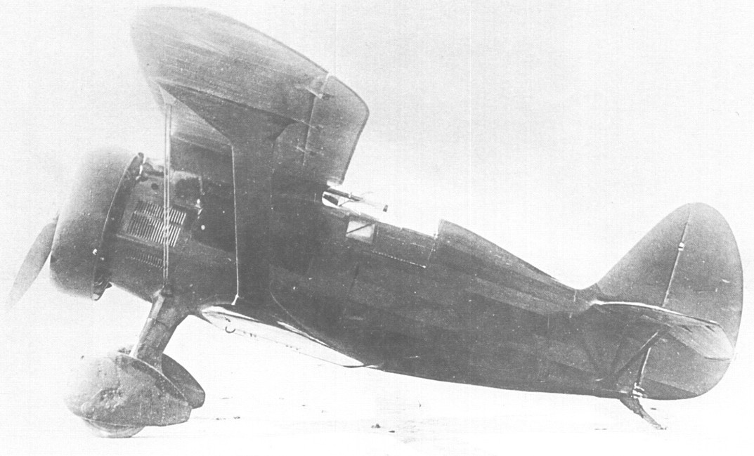 Первый серийный И-15, произведенный на заводе №39 в Москве, лето 1934 г.