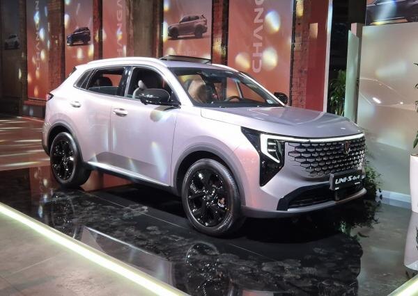     Changan Uni-S. Фото Changan и CarExpert.ru