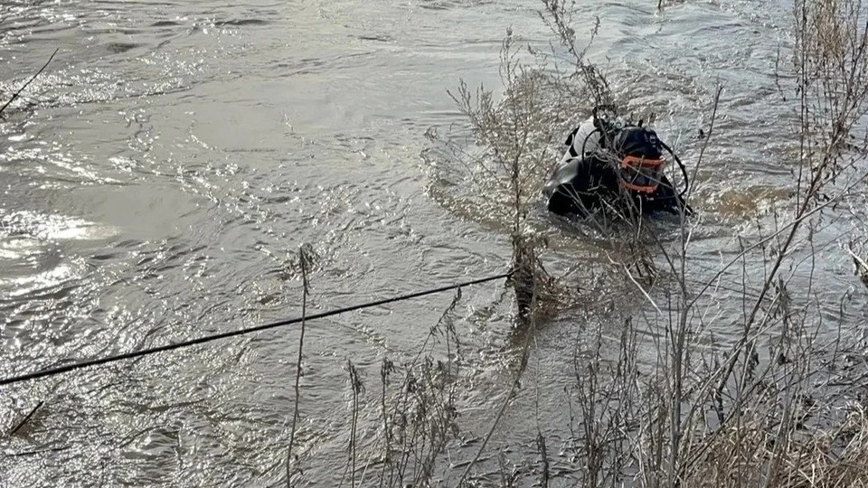 На берегу остался лишь след от ботиночка: почти две недели в Оренбургской области ищут утонувшего шестилетнего мальчика