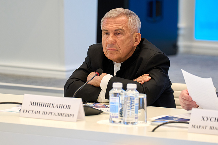    Рустам Минниханов: «При дальнейшем снижении ключевой ставки покупка вторички станет выгоднее. Возможен переток спроса из первичного сегмента во вторичный».   
Фото: tatarstan.ru