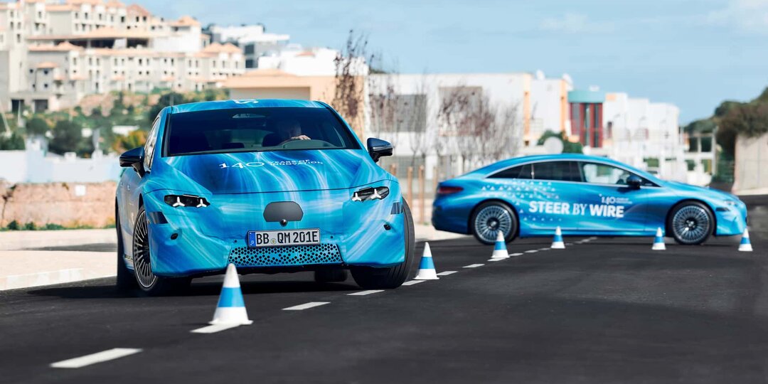 В Mercedes EQS провода заменят рулевой вал