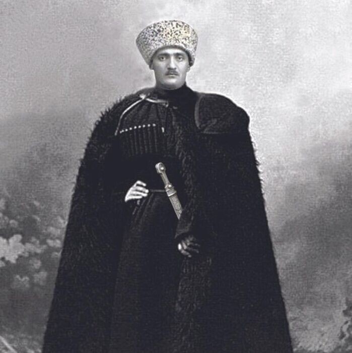 С юности встал на защиту абхазских интересов.