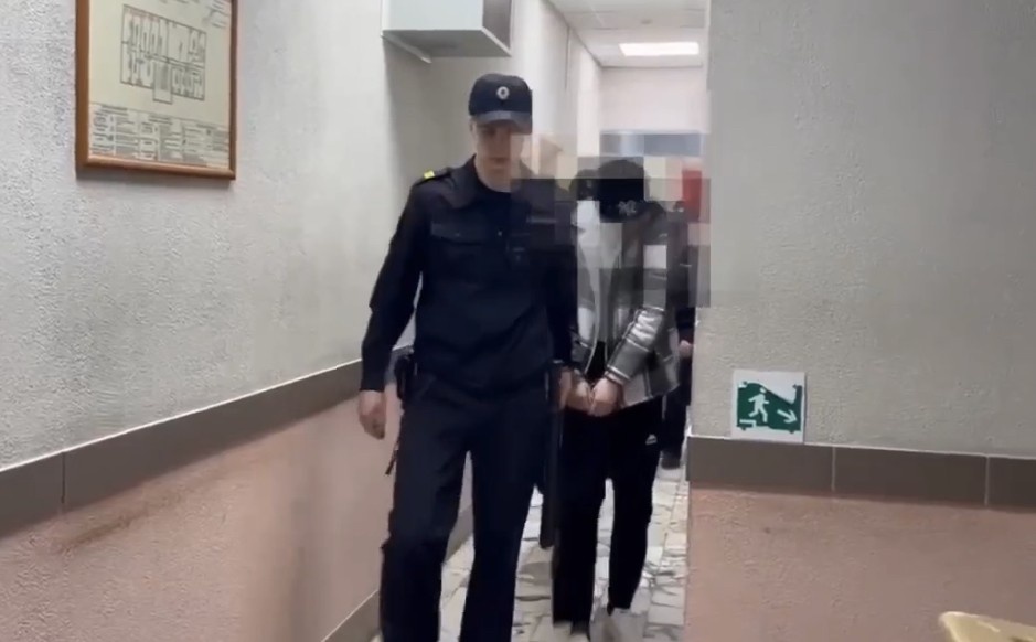    Зарезавший учителя в школе Добрянки Прикамья подросток заключен под стражу