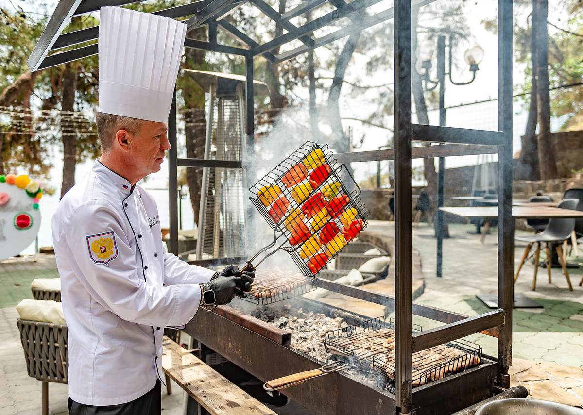 В праздничные дни будет очень много мяса на гриле и овощей. 