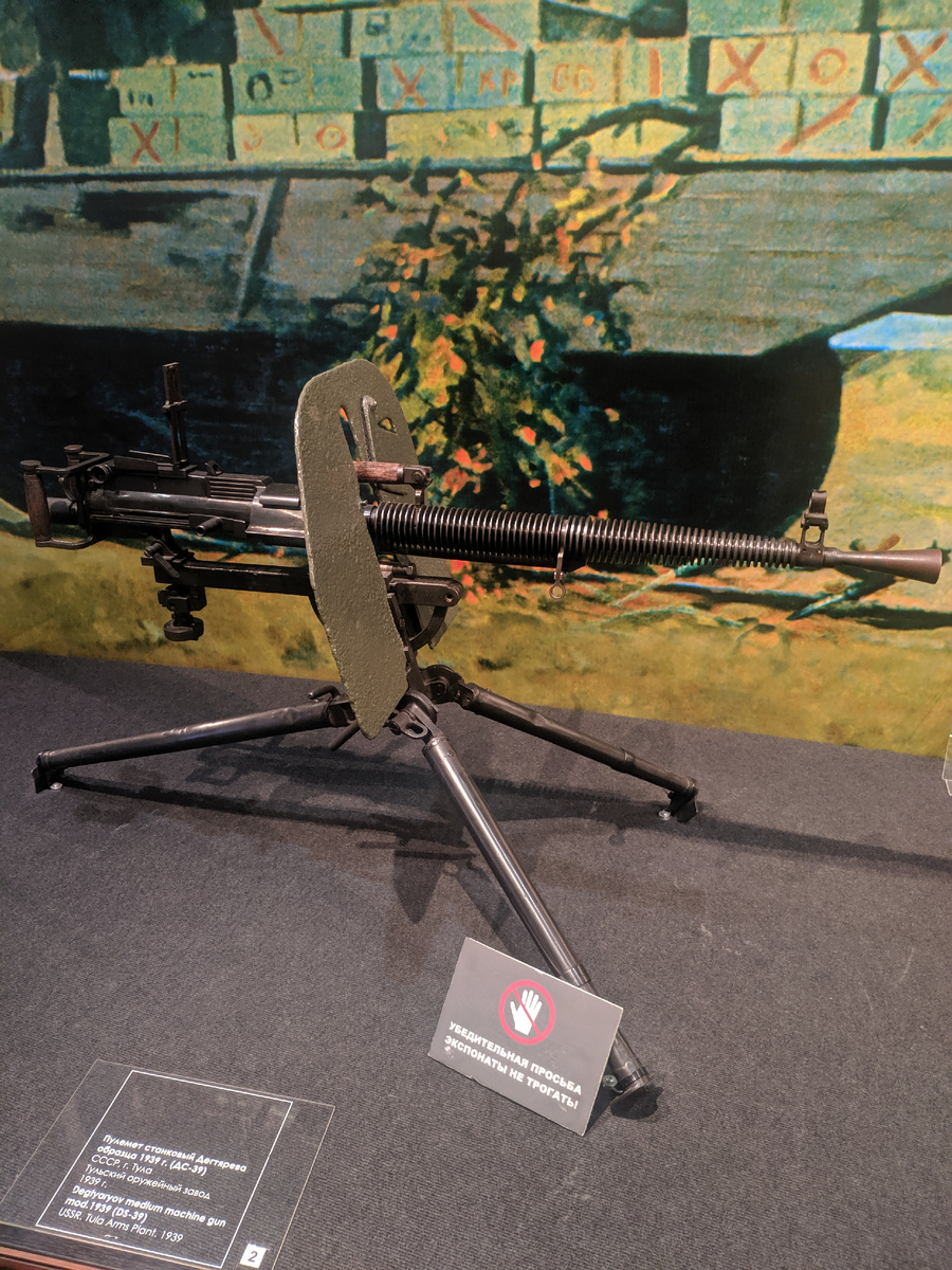 Мотайте фото кнопкой справа