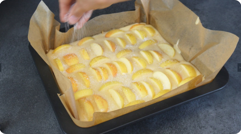 Пеку третий раз за неделю, бесподобный рецепт. Шарлотка "12 ложек" – без весов и взбивания, проще не бывает...