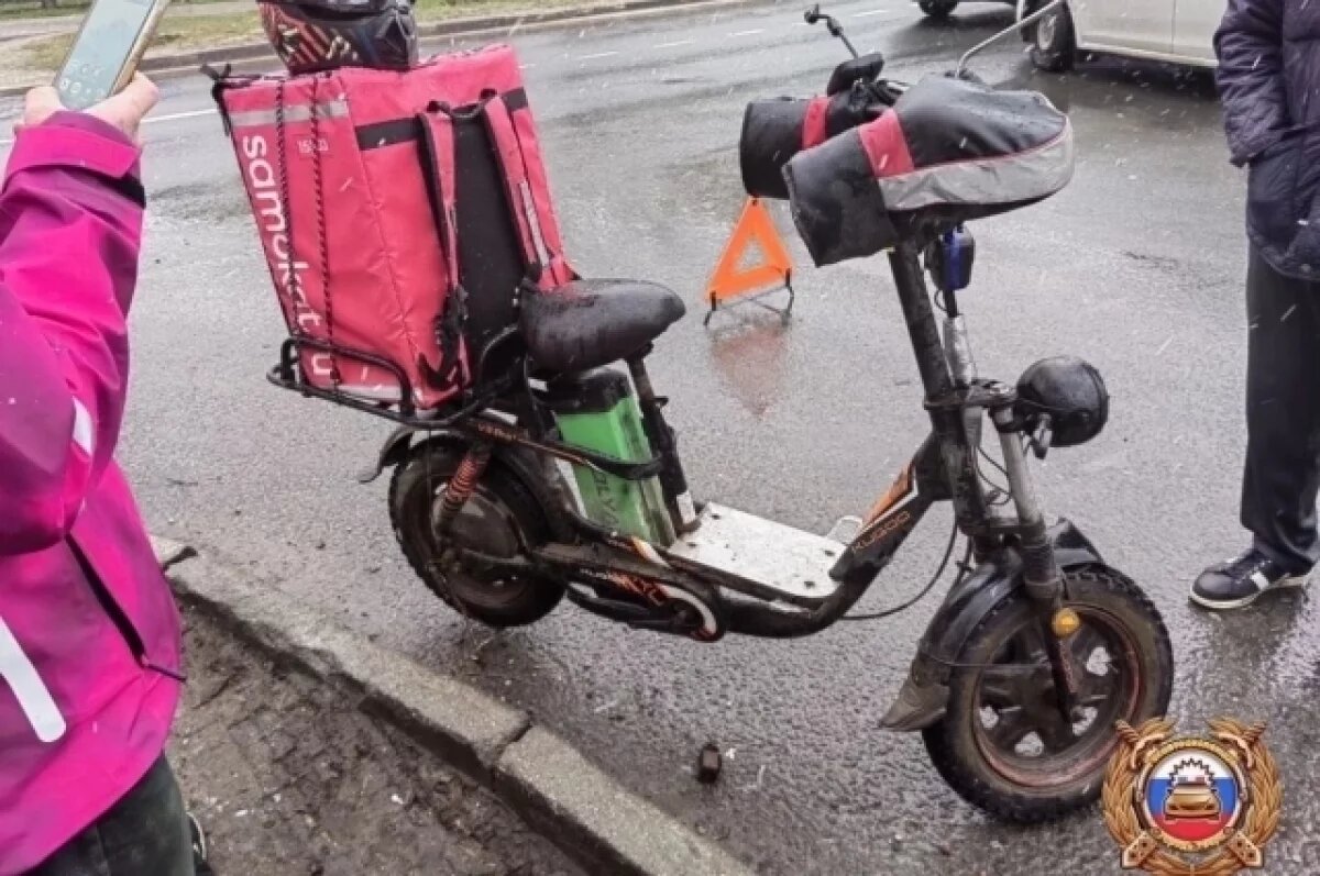    В Твери пожилой водитель сбил доставщика еды на электровелосипеде