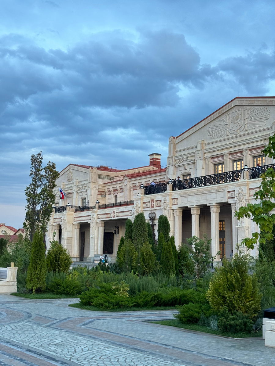 Листайте фото и наслаждайтесь красотой, а лучше - приезжайте в Новый Херсонес, чтобы увидеть его вживую. 