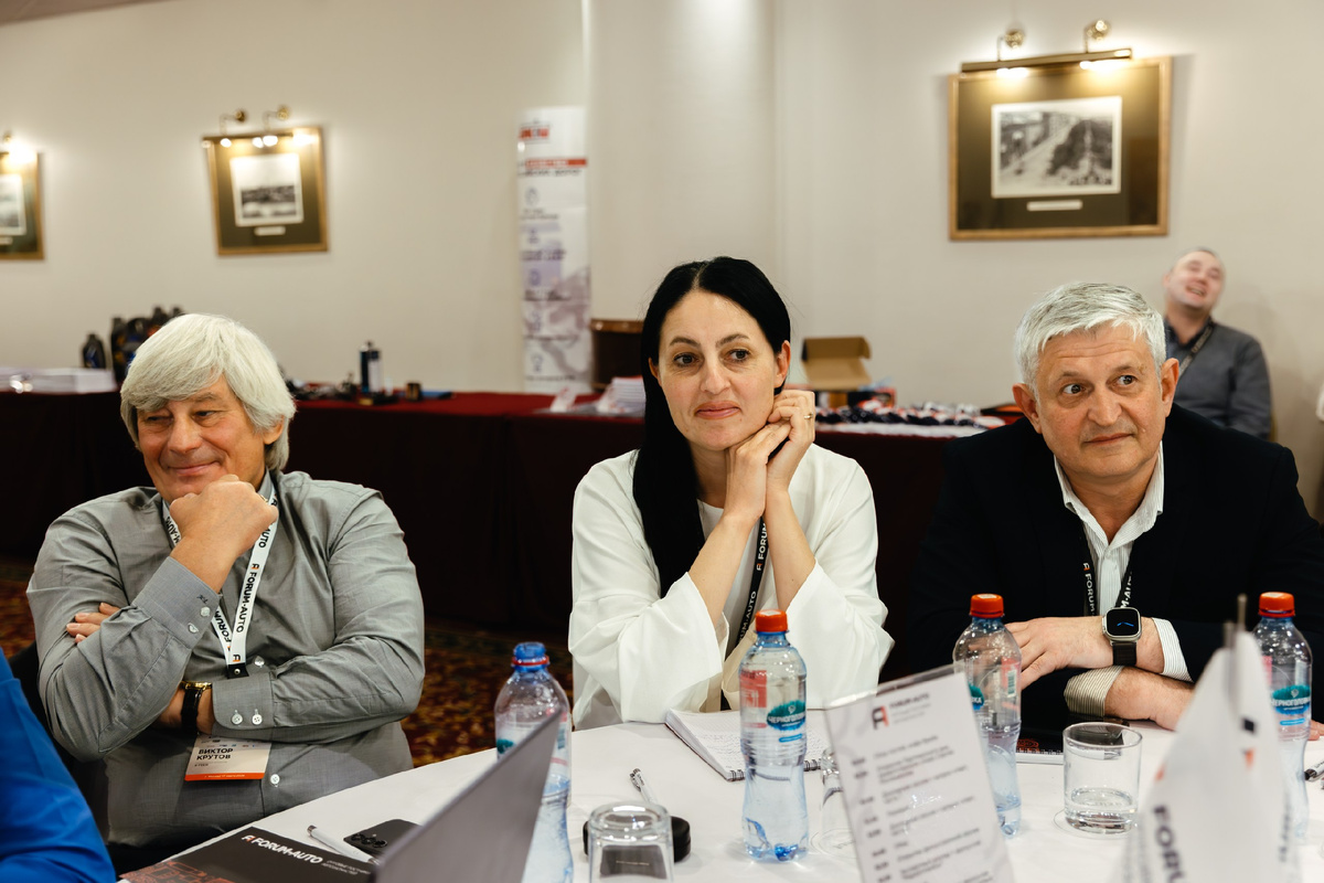 Представители бренда HYUNDAI XTeer на конференции FORUM-AUTO: генеральный директор компании – эксклюзивного импортера ООО «ЭДА», руководитель направления Анастасия Соловей и эксклюзивный бренд-менеджер Алексей Абаронов.