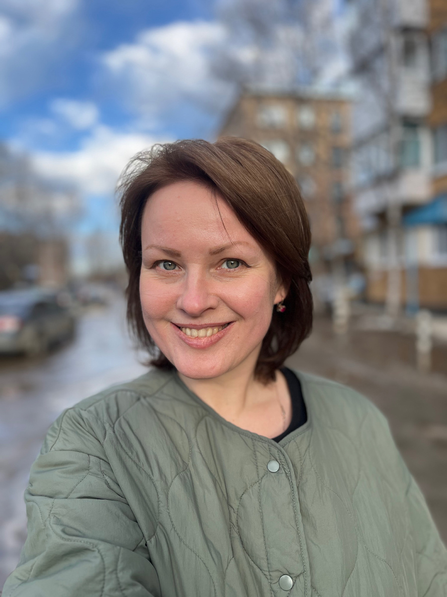 Морщины есть. Овал, как и у всех в мои годы (мне завтра 48), утрачивает чёткость. Но я не парюсь😜 Фото автора 