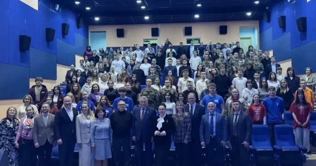 В Смоленской области состоялось первое заседание Молодёжного дискуссионного клуба