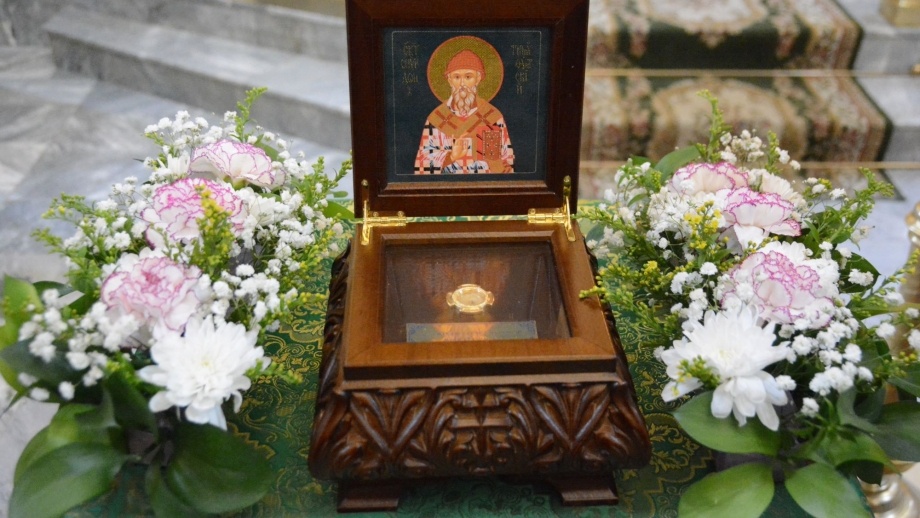    В Нефтеюганск прибыл ковчег с мощами святителя Спиридона Тримифунтского