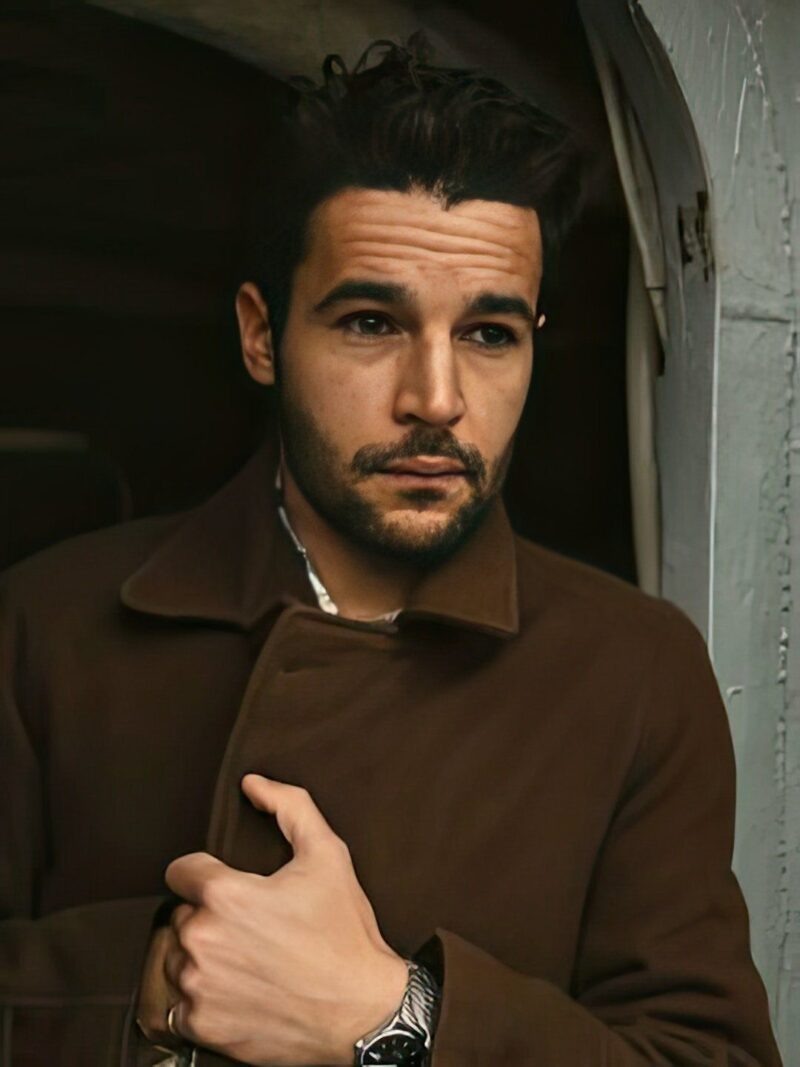    Кристофер Эбботт: новый спутник жизни звезды.