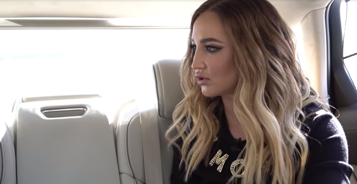    Ольга Бузова. Фото: скриншот с YouTube-канала "Осторожно, Собчак!"