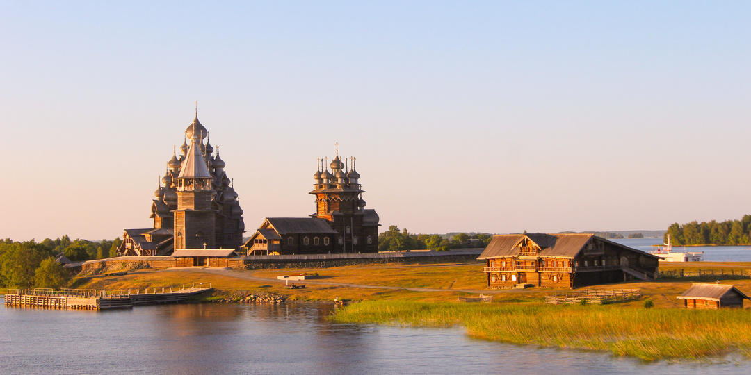 Круиз "Антон Чехов" из Москвы в Петербург: Как мы увидели деревянные шедевры острова Кижи без толп туристов