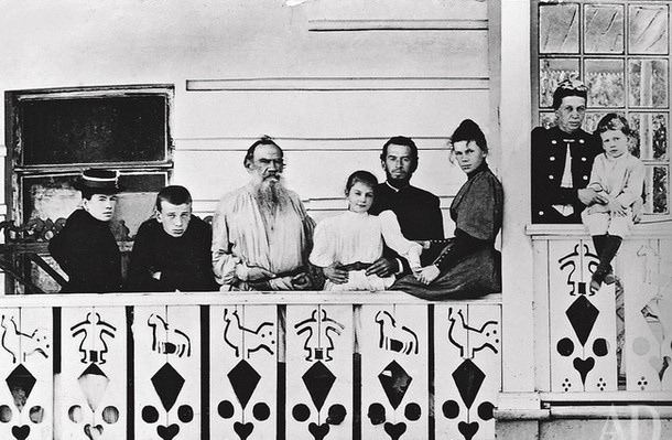 Оригинальное фото семьи Толстого, взято из интернета