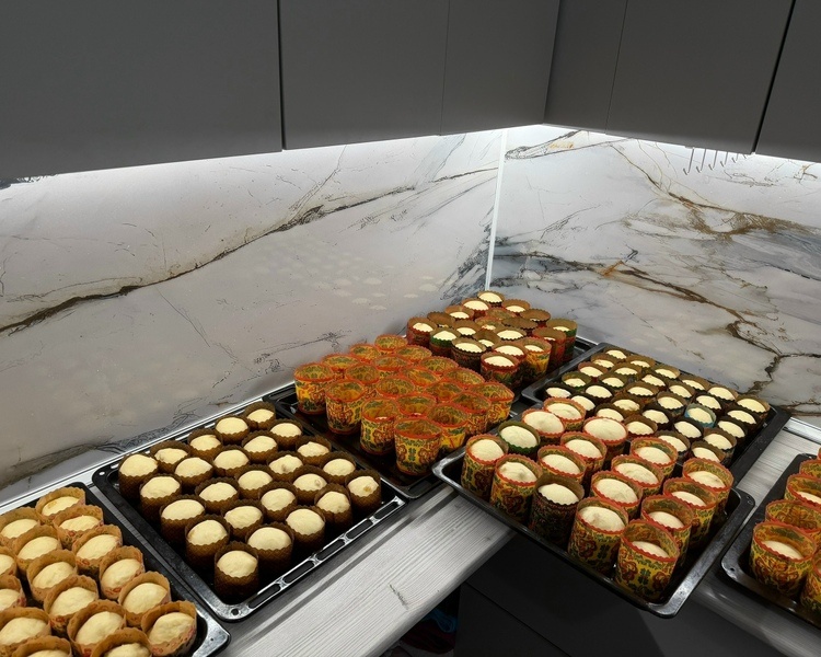     Курские волонтёры испекли 150 куличей к Пасхе