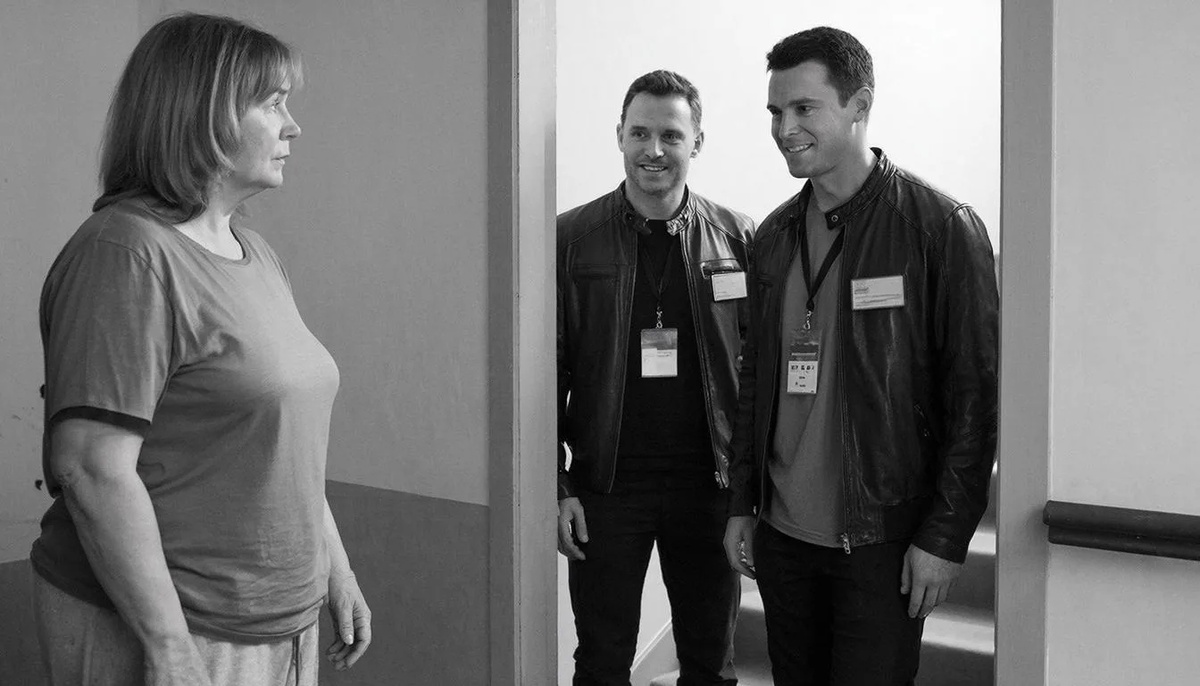 Ждала курьера с пиццей, а площадке стояли двое мужчин в одинаковых тёмных куртках