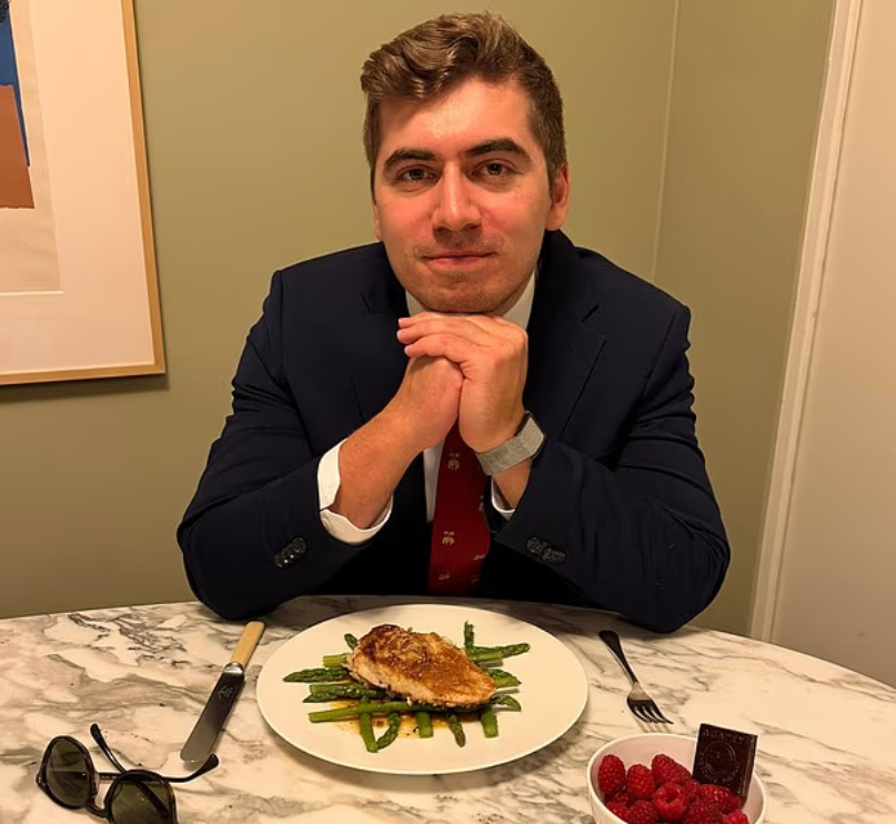 Репортер Daily Mail Люк Эндрюс в течение пяти дней следил за фруктовой и богатой белком диетой Мелании Трамп.